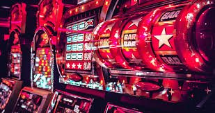 Fitur bonus dan putaran gratis dalam permainan slot bulan777